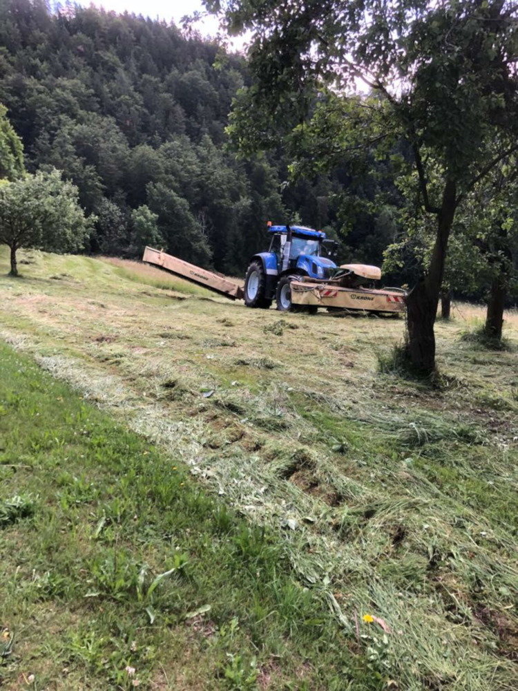  Agrarservice Rohrbacher bei Mäharbeiten